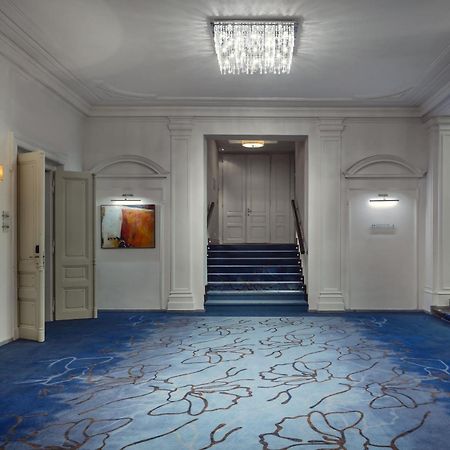 Hotel Kings Court Прага Экстерьер фото The interior of the hotel