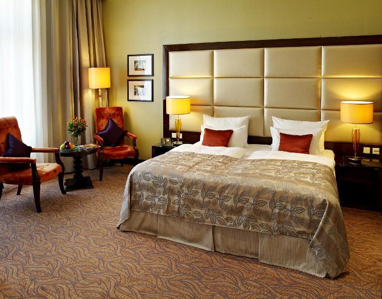 Hotel Kings Court Прага Экстерьер фото A room at the InterContinental Berlin