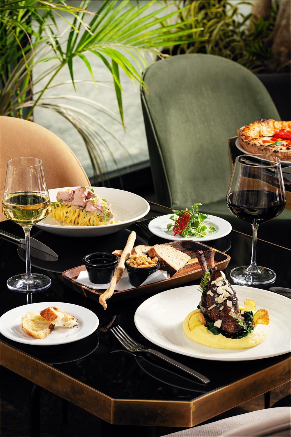 Hotel Kings Court Прага Экстерьер фото A selection of dishes at the restaurant